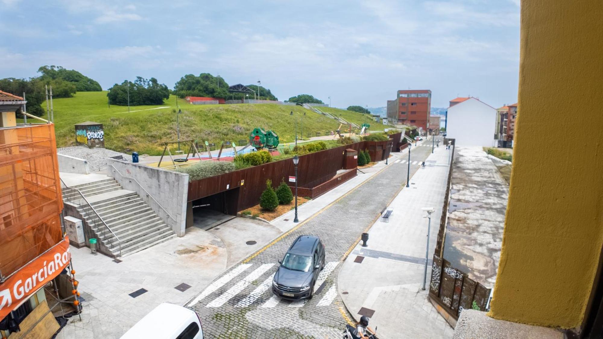 Loft En Gijon - Cimavilla Con Vistas Al Cerro Bagian luar foto